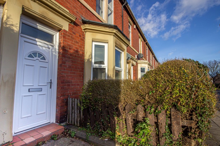 View Full Details for Ravensworth Road, Gateshead, Tyne and Wear, NE11