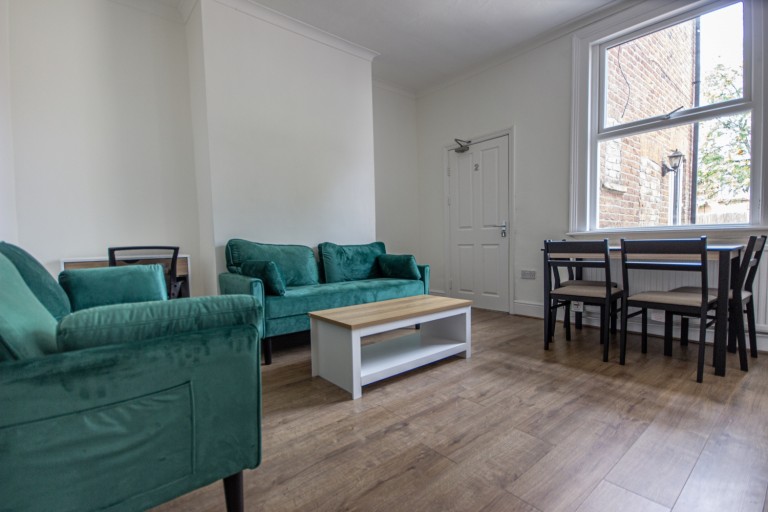 View Full Details for Rm 3 Fairfield Road, Droylsden, Manchester, M43